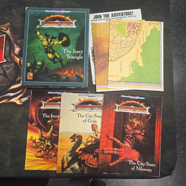 Advanced Dungeon and Dragons 2e Dark Sun The Ivory Triangle Boxed Set (Box is worn, but all gameplay pieces are inside))